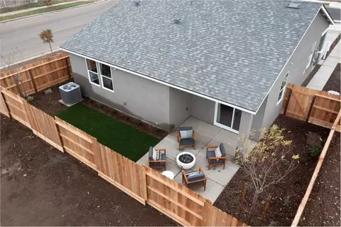 Exterior - 208 Nadine St, Merced, CA 95341 photo 7 of 7
