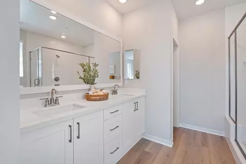 Bath - 3834 Savannah Ln, Piru, CA 93040 photo 3 of 4