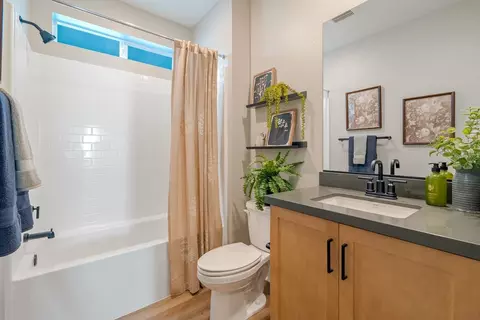 Bath - 3834 Savannah Ln, Piru, CA 93040 photo 1 of 4