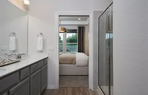 Bath - 701 Silver Spur Blvd, Georgetown, TX 78633 photo 2 of 3