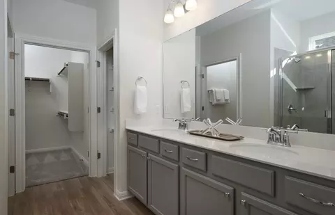Bath - 701 Silver Spur Blvd, Georgetown, TX 78633 photo 1 of 3