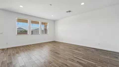 Living - 2633 W Sentiero Ave, Apache Junction, AZ 85120 photo 1 of 5