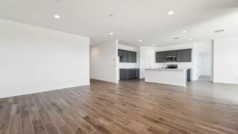 Living - 2633 W Sentiero Ave, Apache Junction, AZ 85120 photo 2 of 5