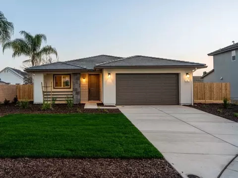 897 E Ahronian Ave, Fowler, CA 93625