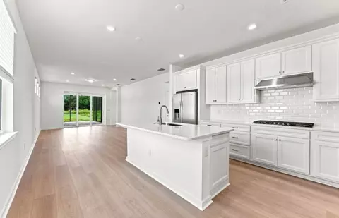 Kitchen - 14753 Sunlit Cir, Parrish, FL 34219 photo 3 of 4