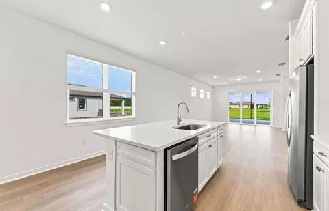 Kitchen - 14753 Sunlit Cir, Parrish, FL 34219 photo 2 of 4