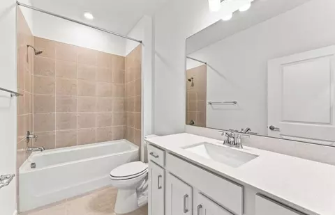 Bath - 14753 Sunlit Cir, Parrish, FL 34219 photo 2 of 2
