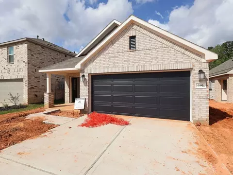 686 Falling Cave Dr, Willis, TX 77378