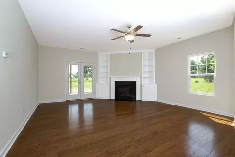 Living - 234 Hall Rd, Hampton, VA 23664 photo 3 of 4