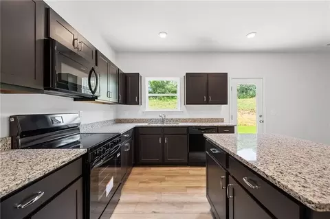 Kitchen - 84 Willow Cir, Rock Spring, GA 30739 photo 2 of 7