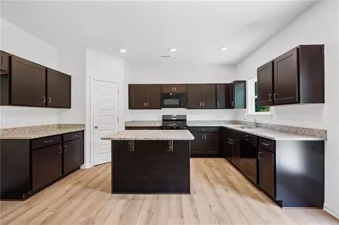 Kitchen - 84 Willow Cir, Rock Spring, GA 30739 photo 3 of 7