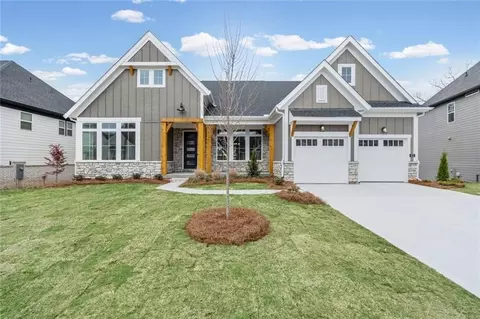 82 Clear Lake Pkwy, Hoschton, GA 30548