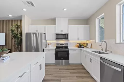 Kitchen - 334 Ukelele Pl, Henderson, NV 89015 photo 2 of 5