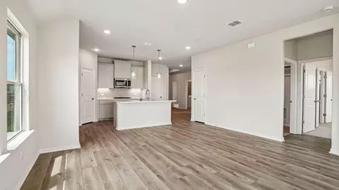 Living - 2719 Echinacea Path, Converse, TX 78109 photo 2 of 9