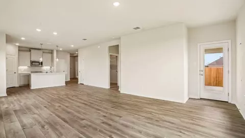 Living - 2719 Echinacea Path, Converse, TX 78109 photo 5 of 9