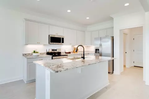 Kitchen - Pencarrow Circle, Ocean Springs, MS 39564 photo 2 of 3