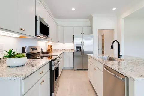Kitchen - Pencarrow Circle, Ocean Springs, MS 39564 photo 3 of 3
