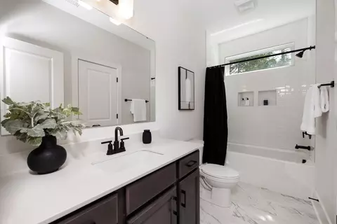 Bath - 4612 Monterrico Dr, Lancaster, SC 29720 photo 4 of 8