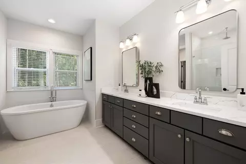 Bath - 4612 Monterrico Dr, Lancaster, SC 29720 photo 2 of 8