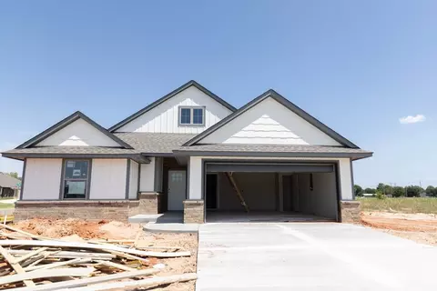 12217 SW 32nd Pl, Yukon, OK 73099
