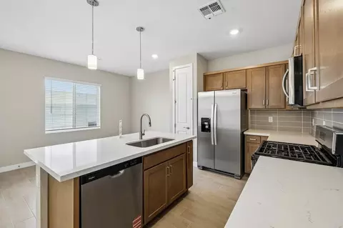 Kitchen - 2050 N Frst, Mesa, AZ 85203 photo 5 of 14