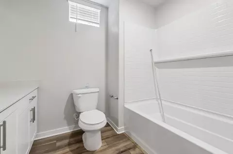 Bath - 9543 Hannah Way, Riverside, CA 92503 photo 2 of 9