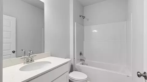 Bath - 5328 Macarthur Dr, Crestview, FL 32539 photo 2 of 4