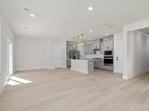 Living - 515 Hadlow St, Greer, SC 29651 photo 2 of 5