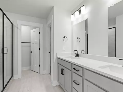 Bath - 515 Hadlow St, Greer, SC 29651 photo 1 of 3