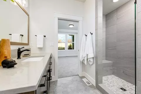 Bath - 3390 E Cedarhurst Dr, Meridian, ID 83642 photo 3 of 3