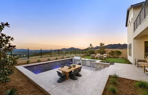 11817 Canoga Ave, Chatsworth, CA 91311