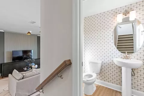 Entry Way - 5909 Leesville Rd, Durham, NC 27703 photo 3 of 6
