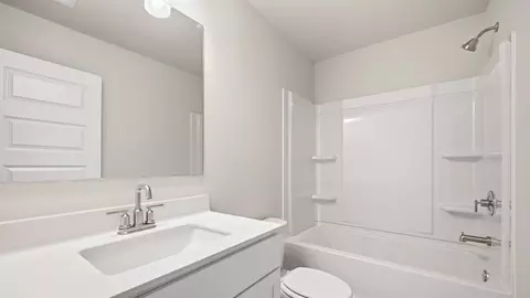 Bath - 1625 Bernard Ct, Hampton, GA 30228 photo 2 of 7