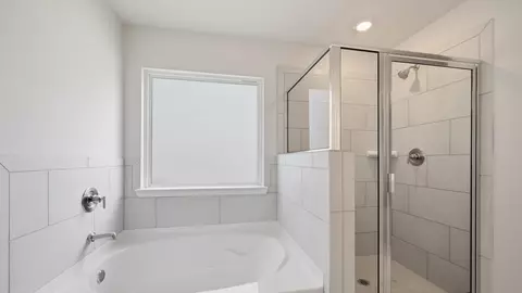 Bath - 1625 Bernard Ct, Hampton, GA 30228 photo 6 of 7