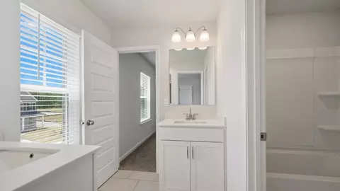 Bath - 1625 Bernard Ct, Hampton, GA 30228 photo 5 of 7