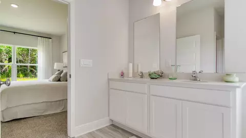 Bath - 5628 Thatcher Rd, Crestview, FL 32539 photo 3 of 4