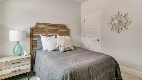 Bedroom - 5628 Thatcher Rd, Crestview, FL 32539 photo 10 of 12