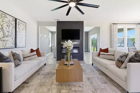 Living - 502 Midsummer St, Aberdeen, NC 28315 photo 6 of 11