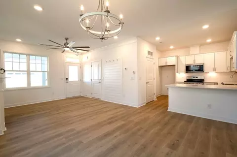 Living - 502 Midsummer St, Aberdeen, NC 28315 photo 1 of 11