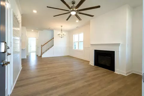 Living - 502 Midsummer St, Aberdeen, NC 28315 photo 3 of 10
