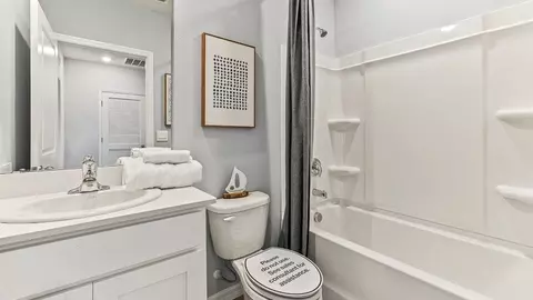 Bath - 9408 Bella Mar Trl, Parrish, FL 34219 photo 2 of 2