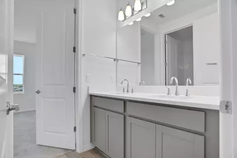 Bath - 7819 Glen Lily Pl, Parrish, FL 34219 photo 1 of 4
