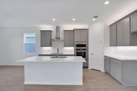 Kitchen - 7819 Glen Lily Pl, Parrish, FL 34219 photo 3 of 7