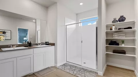 Bath - 924 Traction Trl, Cleburne, TX 76031 photo 6 of 8