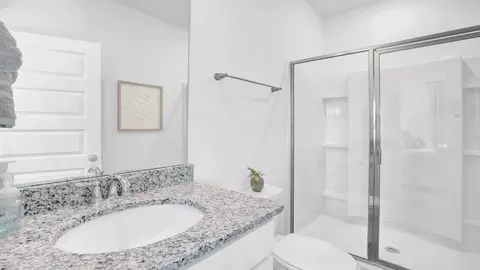 Bath - 13703 Addison Pl, Foley, AL 36535 photo 2 of 5