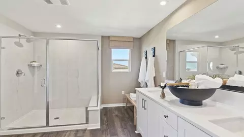 Bath - 41814 Chianti Ct, Palmdale, CA 93551 photo 7 of 8