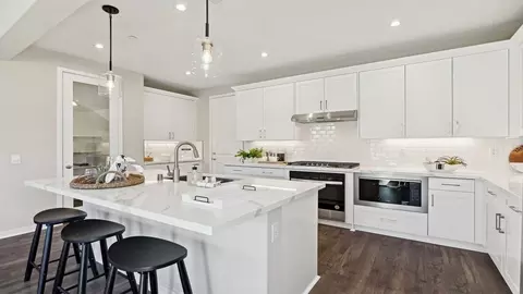 Kitchen - 41814 Chianti Ct, Palmdale, CA 93551 photo 9 of 10