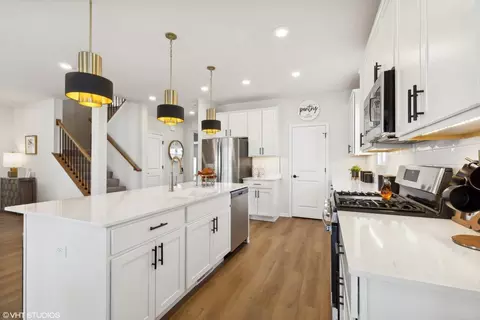 Kitchen - 2323 E 101st Ave, Crown Point, IN 46307 photo 1 of 4