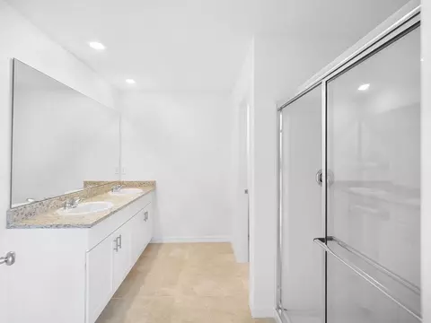 Bath - 13610 Cornerstone Way, Parrish, FL 34219 photo 8 of 11