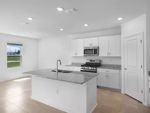 Kitchen - 13610 Cornerstone Way, Parrish, FL 34219 photo 4 of 15